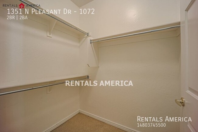Building Photo - Beautiful 2 Bedroom Condo In Mirage Park R...