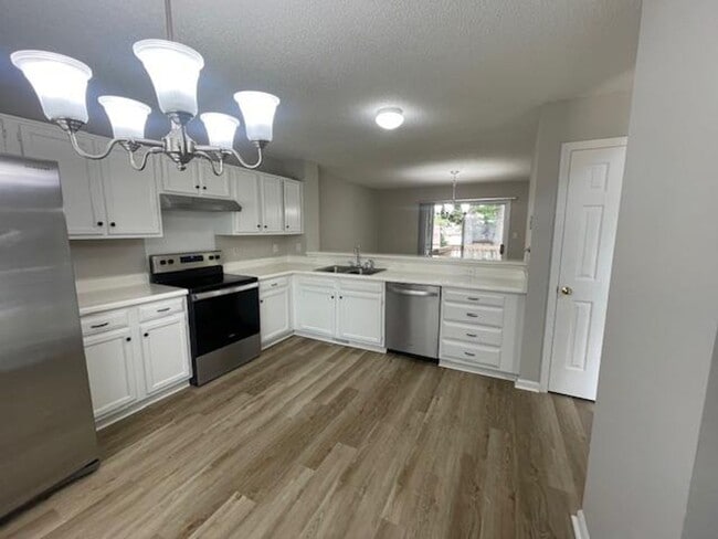 Building Photo - 210 Silk Hope Dr