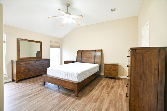 Building Photo - 203 Colony Creek Dr