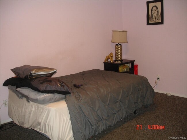 Building Photo - 17 Stewart Ave