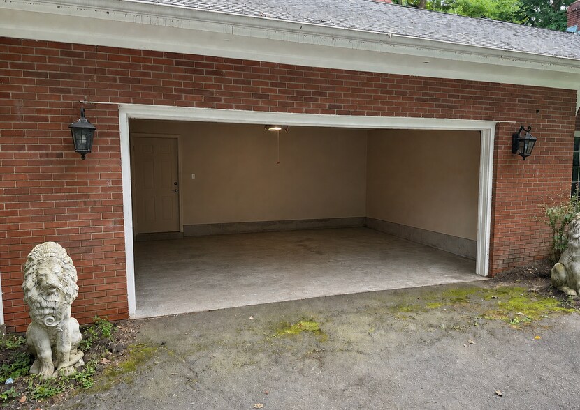 Building Photo - 12 Jenick Ln