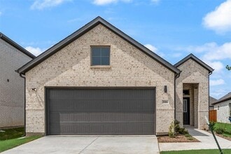 Building Photo - 506 Towerglen Dr