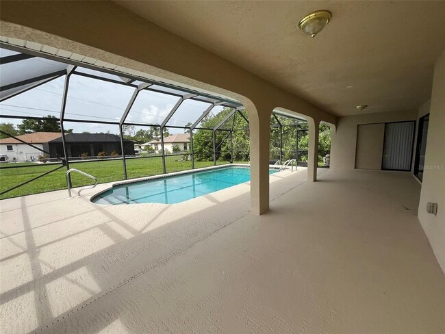 Building Photo - 18171 Edgewater Dr