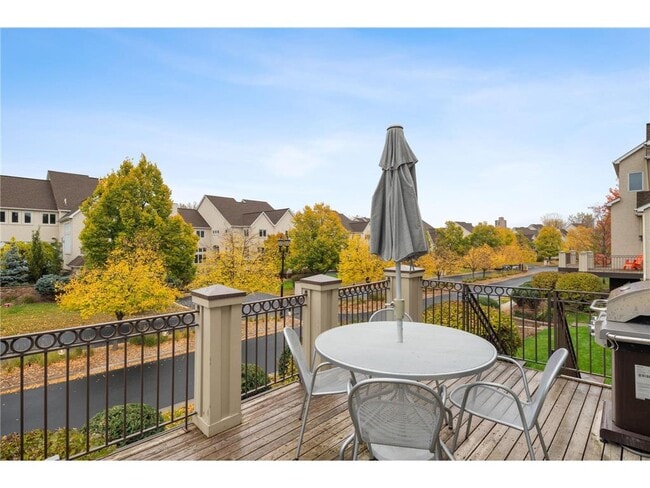 Building Photo - 517 River St