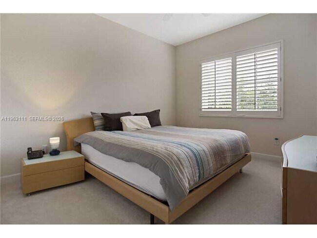 Building Photo - 7061 NW 113th Ct