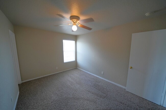 Building Photo - Charming 4-Bedroom, 2.5-Bathroom Home in C...