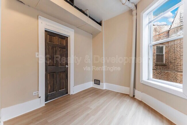 Building Photo - 3328 W Chicago Ave