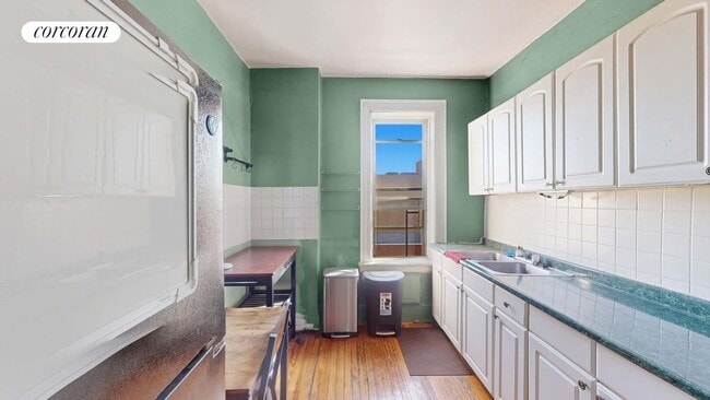 Building Photo - 31-04 32nd St