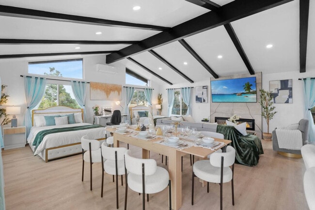 Building Photo - 5048 Bluff Pl