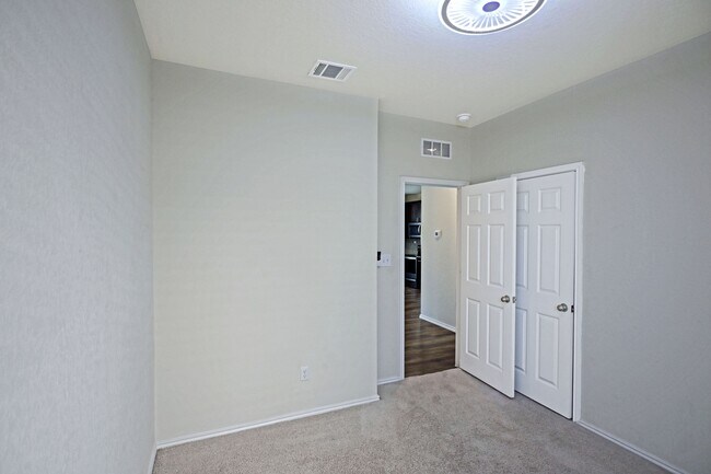 Building Photo - 963 Steeplebush