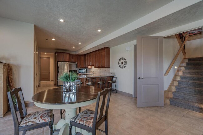 Building Photo - Stunning Luxury Home in Green Springs with...