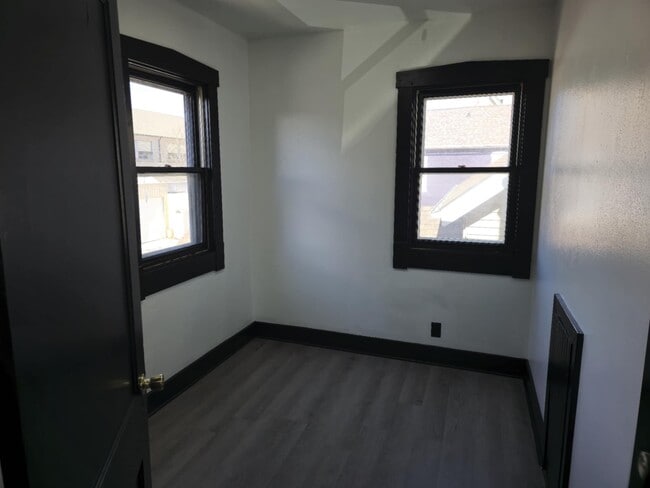 Building Photo - 1124 S 10th St