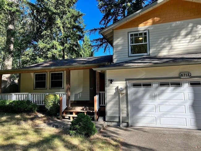 Primary Photo - CUSTOM 3BD 2.5BA HARDWOOD FLOORS THROUGHOUT
