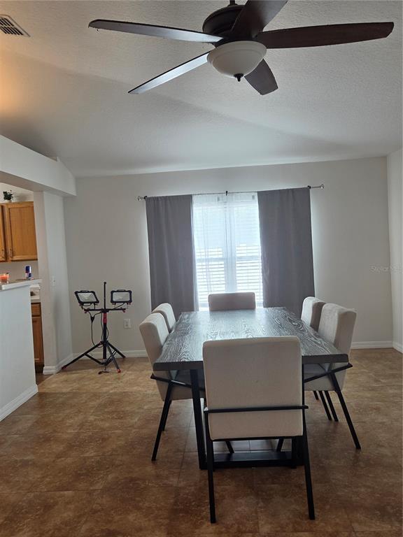 Building Photo - 2215 Kingscrest Cir