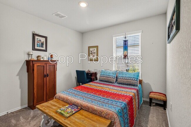 Building Photo - 2425 Ayers Dr