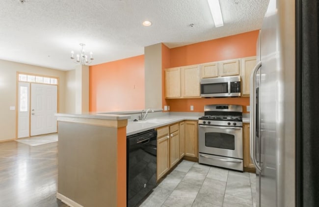 Building Photo - 1244 Chateau Ave