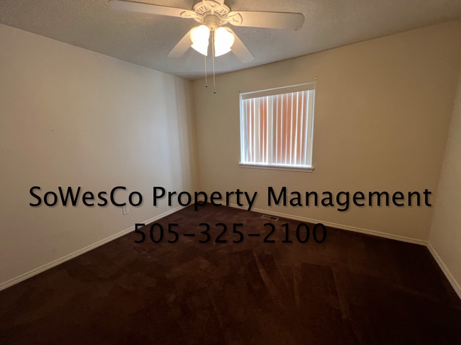 Building Photo - Large Home on West Side of Town