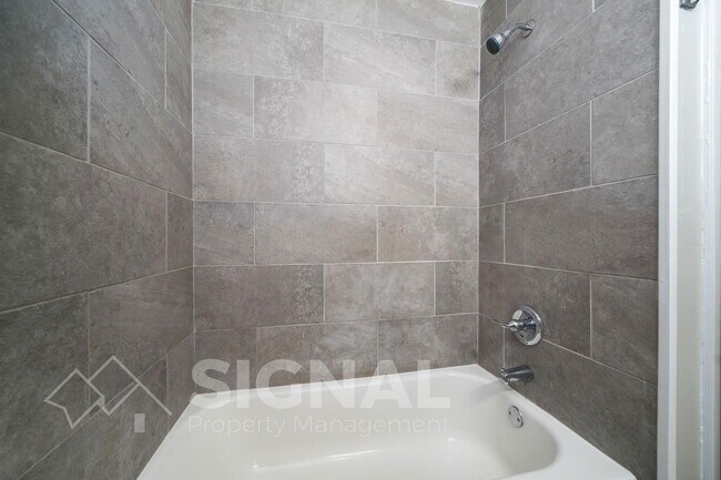 Building Photo - 504 Annie Laura Dr