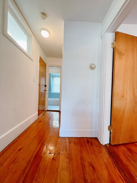 Building Photo - 108 Pearl St