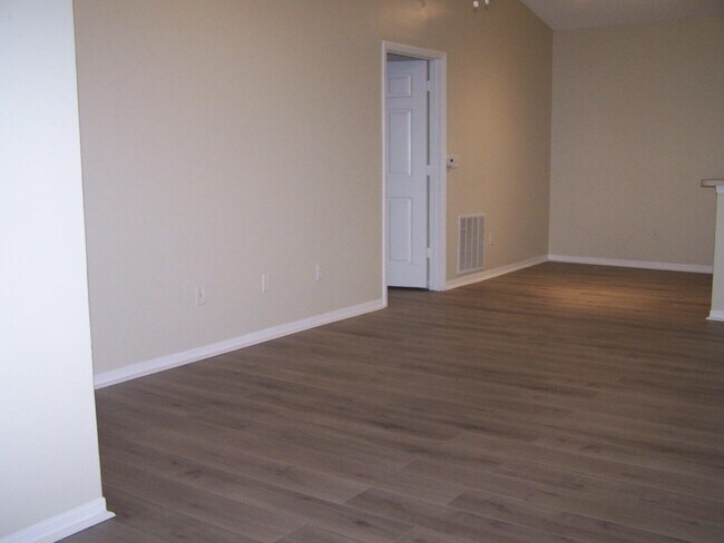 Building Photo - 10360 Fox Trail Rd S
