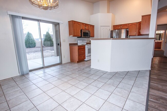 Building Photo - Granville Amenities! 3 Bedroom 2 Bath Home