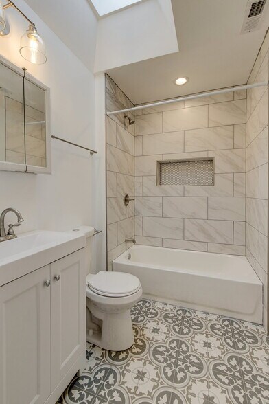 Building Photo - 4021 Howland St