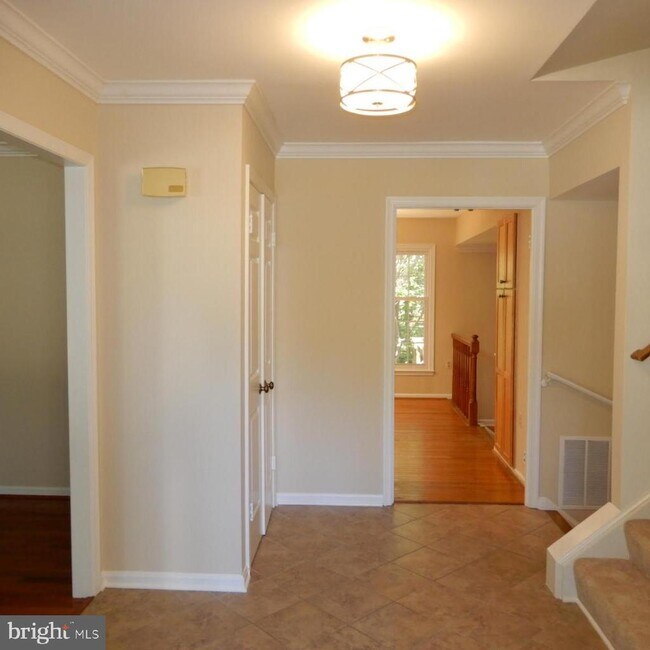 Building Photo - 7014 Maple Tree Ln