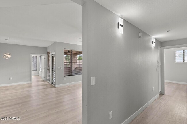 Building Photo - 11680 E Sahuaro Dr