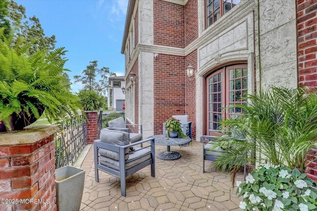 Building Photo - 13 Valley Forge Rd