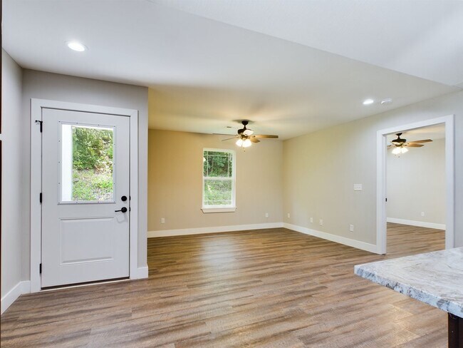 Building Photo - 100 Briana Villa Ln