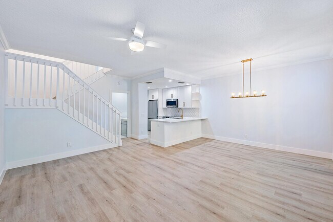 Building Photo - 130 Day Lily Dr