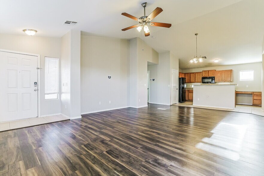 Building Photo - 11457 W Rio Vista Ln