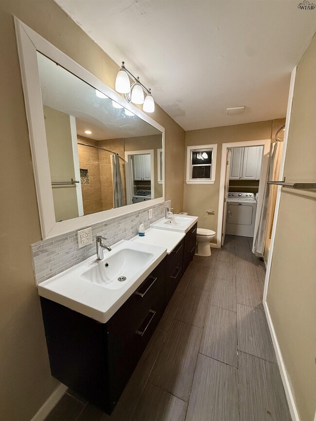 Building Photo - 2101 Jones St