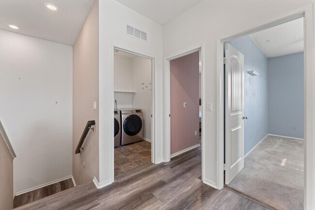 Building Photo - 30324 Town Square Dr