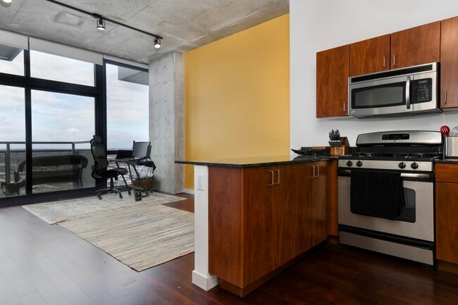 Building Photo - 235 W Van Buren St