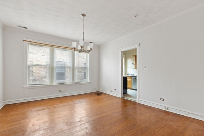 Building Photo - 940 E 48th St