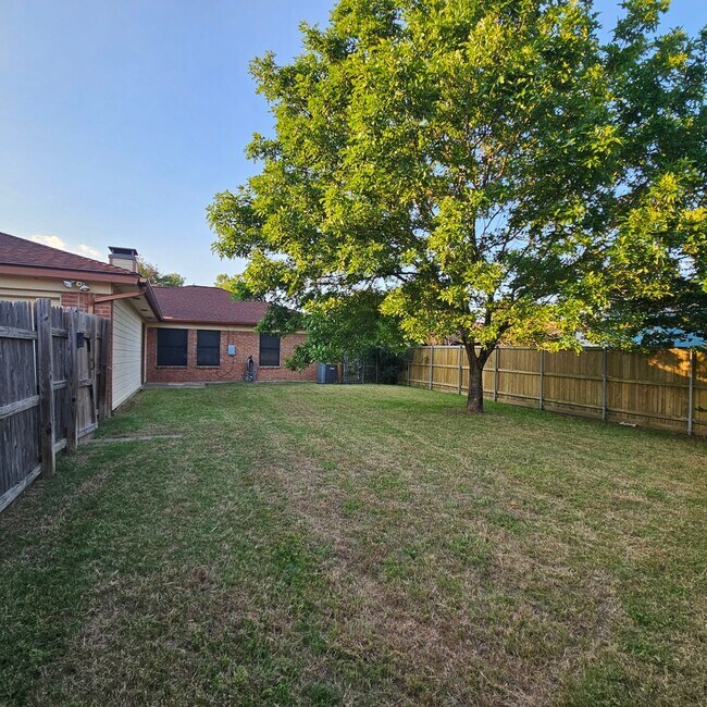 Building Photo - Wylie East Charmer