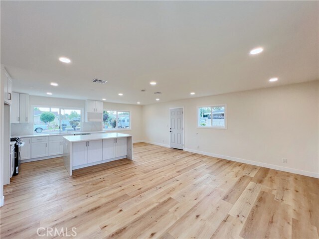 Building Photo - 5261 Raintree St
