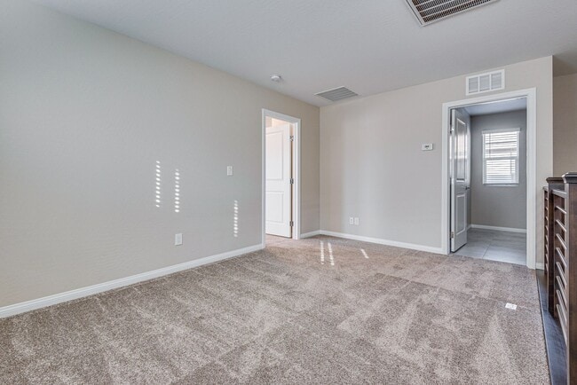 Building Photo - Single family home in ideal Summerlin location with open great room style kitchen and living area.