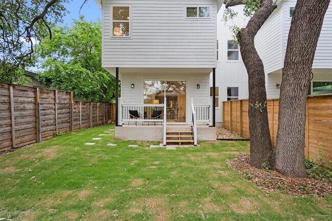 Building Photo - 1208 W Oltorf St