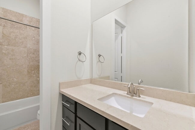 Building Photo - Modern Living in the Heart of the East End