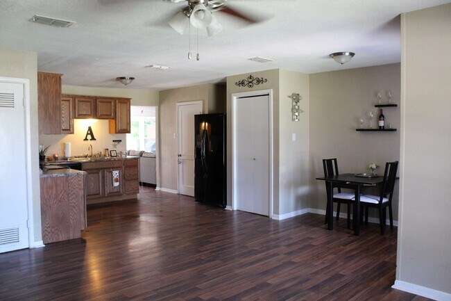 Building Photo - 2347 Edgemont Dr