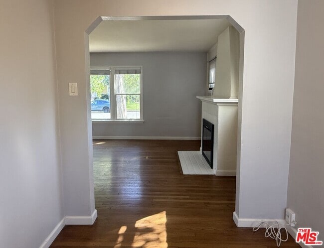 Building Photo - 11527 Albers St