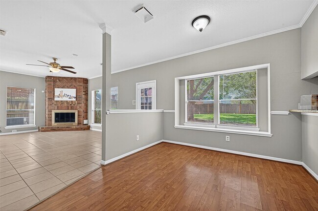 Building Photo - 2710 Double Lake Dr