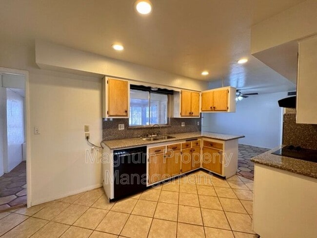 Building Photo - 29820 Thornhill Dr