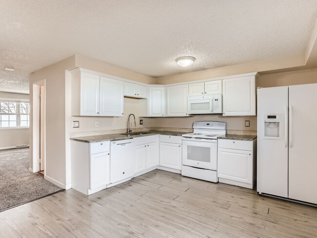 Building Photo - COMING IN MAY!!! Spacious 3 Bedroom 2.5 Ba...