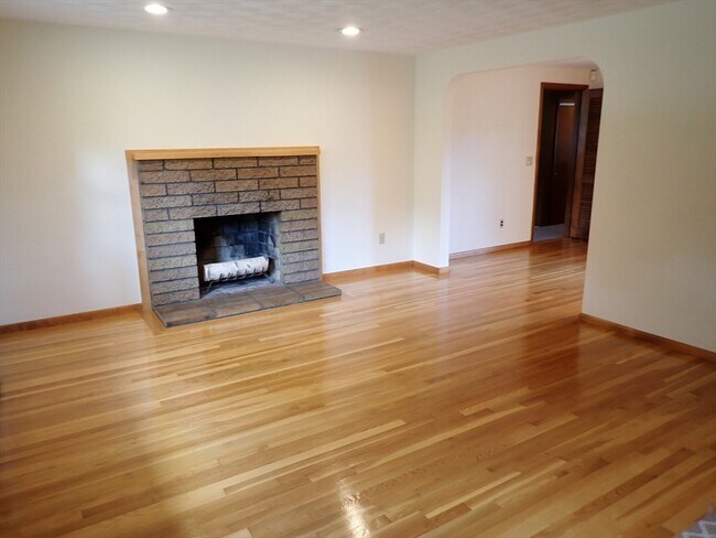 Building Photo - 131 Jarvis Cir
