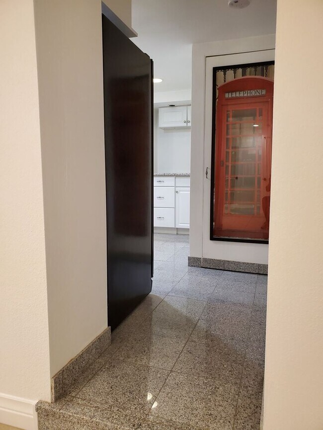 Building Photo - Cute, Quiet and Renovated One Bedroom Finished Basement in Eaton