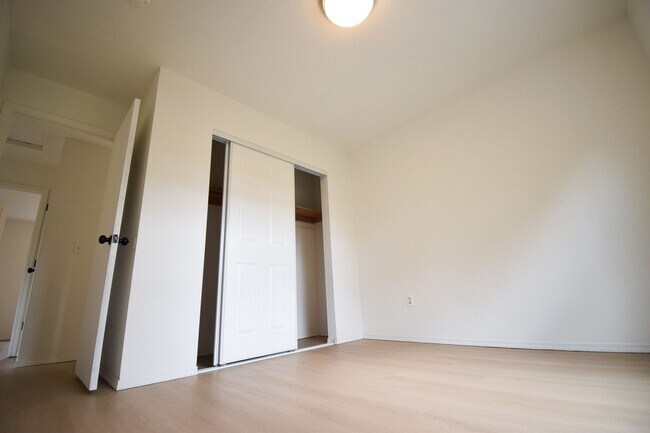 Building Photo - Beautiful 4 Bedroom 2 Bath Home in NE Port...
