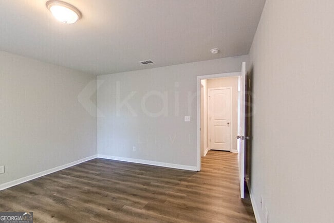 Building Photo - 216 York Ln